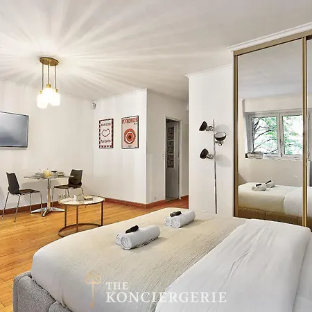 Apartmán Havre Lumineux Avec Vaste Terrasse Sur Les Champs-elysees *